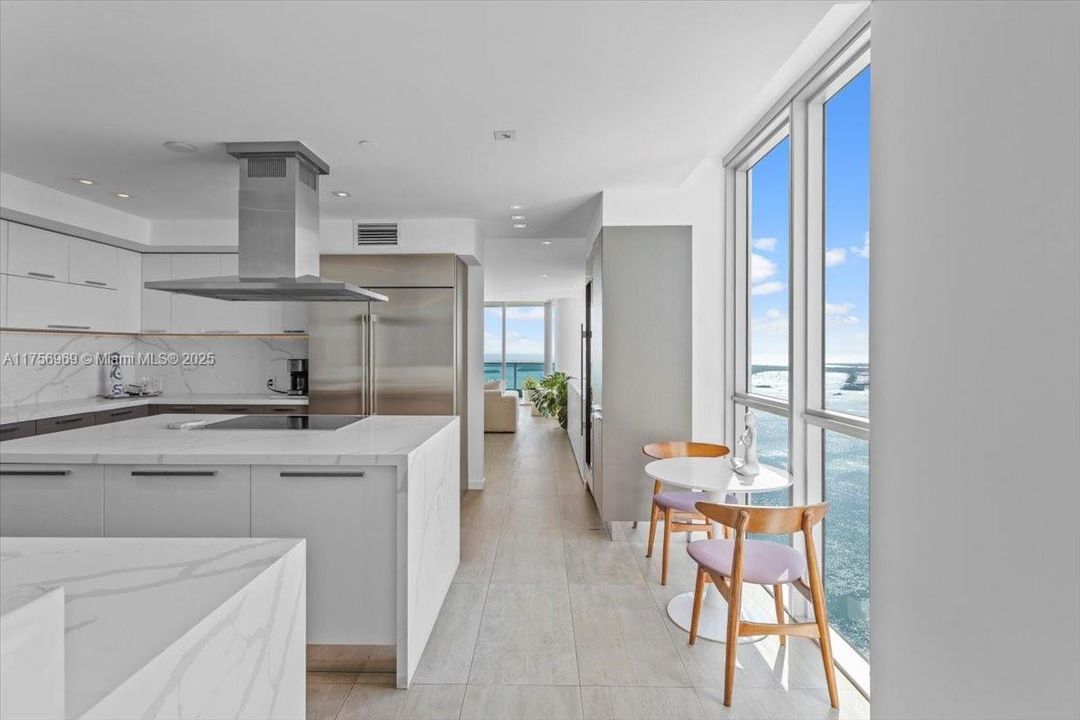 合同活跃: $4,350,000 (4 贝兹, 4 浴室, 3415 平方英尺)