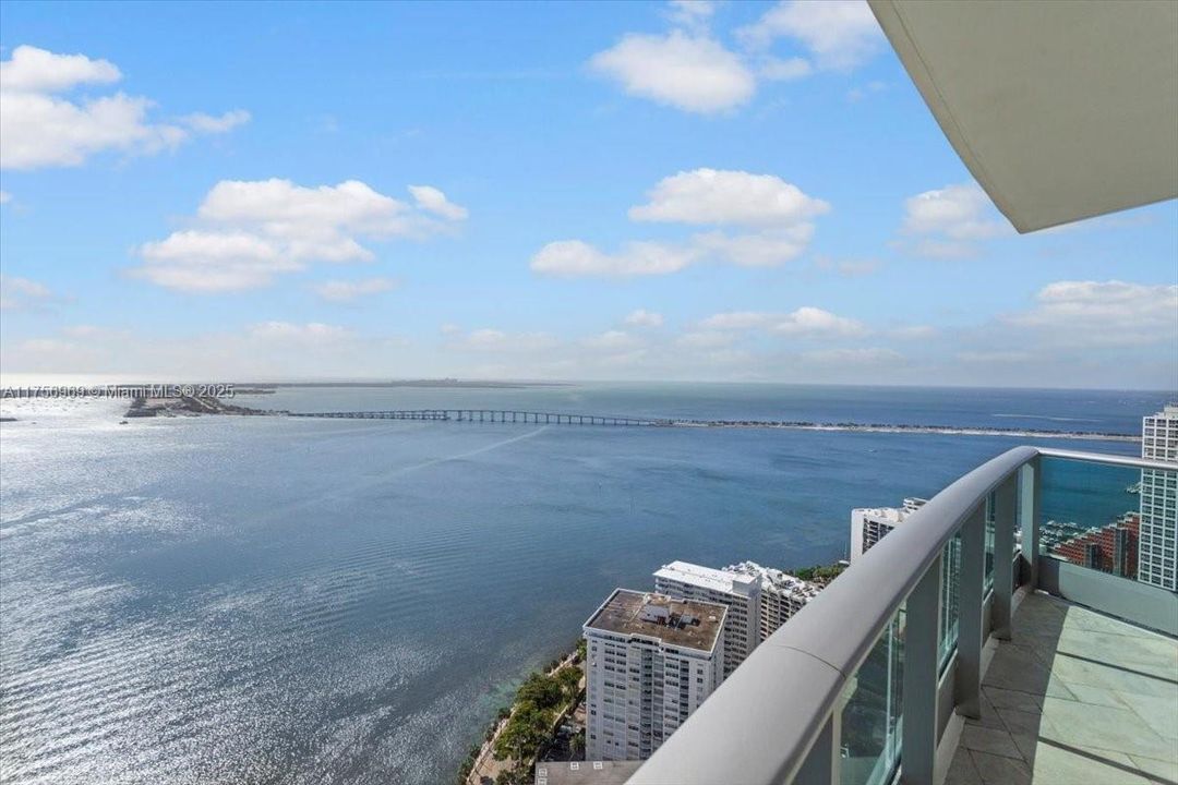 合同活跃: $4,350,000 (4 贝兹, 4 浴室, 3415 平方英尺)