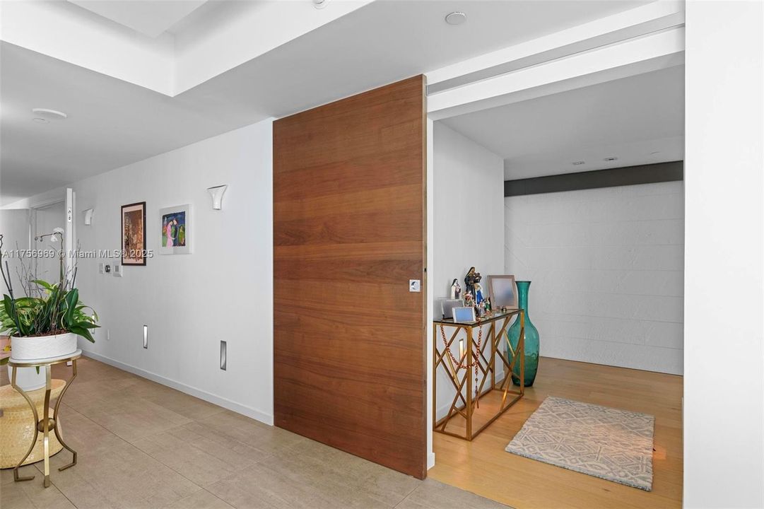 合同活跃: $4,350,000 (4 贝兹, 4 浴室, 3415 平方英尺)