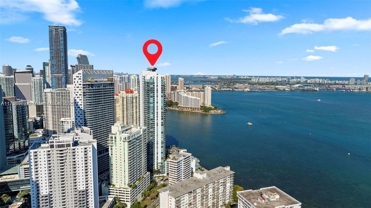 合同活跃: $4,350,000 (4 贝兹, 4 浴室, 3415 平方英尺)