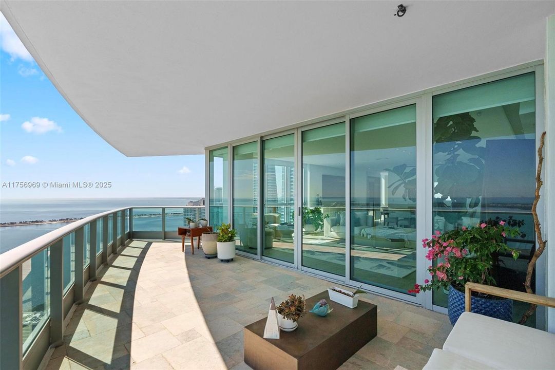 合同活跃: $4,350,000 (4 贝兹, 4 浴室, 3415 平方英尺)