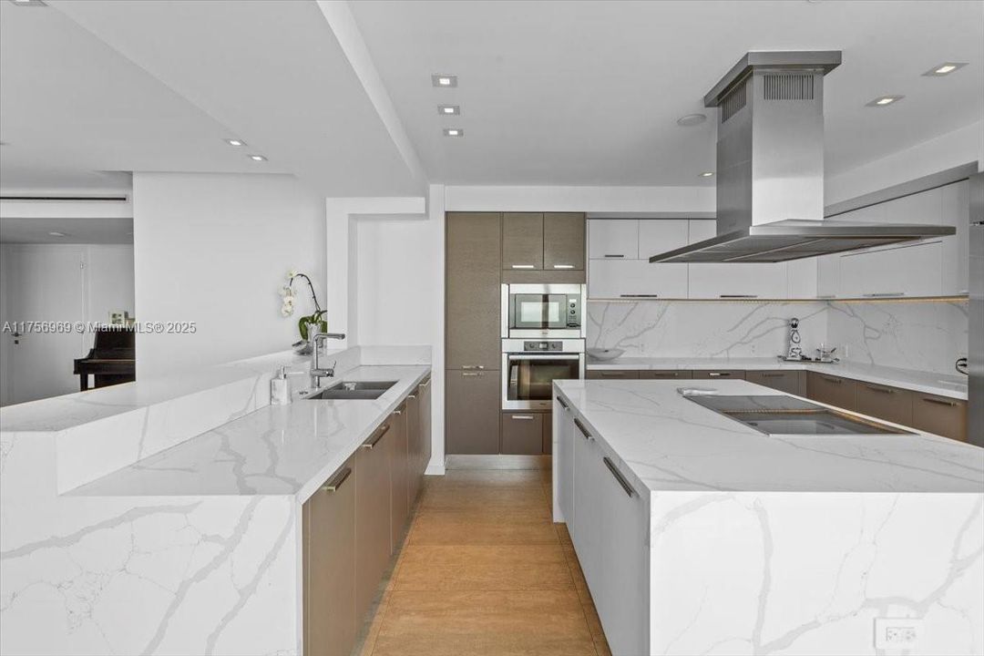 合同活跃: $4,350,000 (4 贝兹, 4 浴室, 3415 平方英尺)