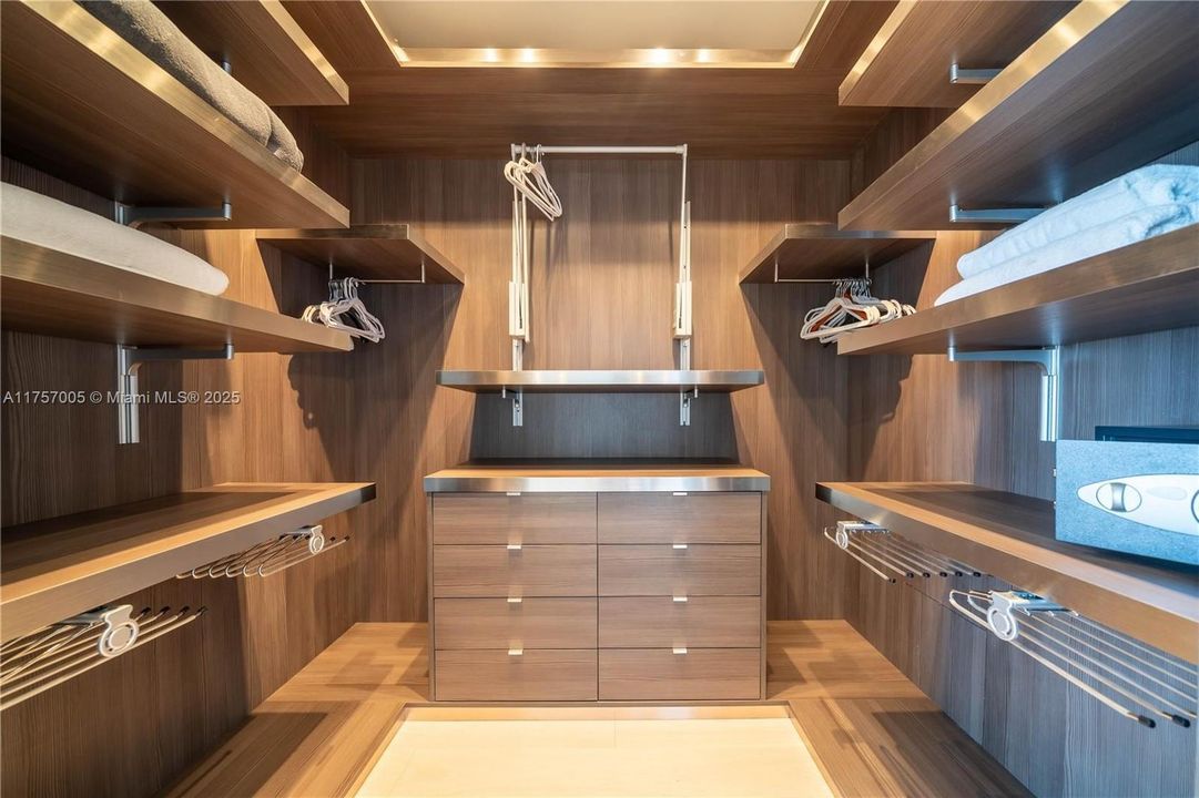 待售: $3,650,000 (4 贝兹, 4 浴室, 2485 平方英尺)