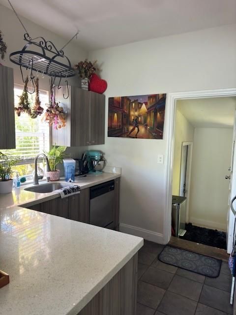 最近售出: $795,000 (3 贝兹, 2 浴室, 1385 平方英尺)