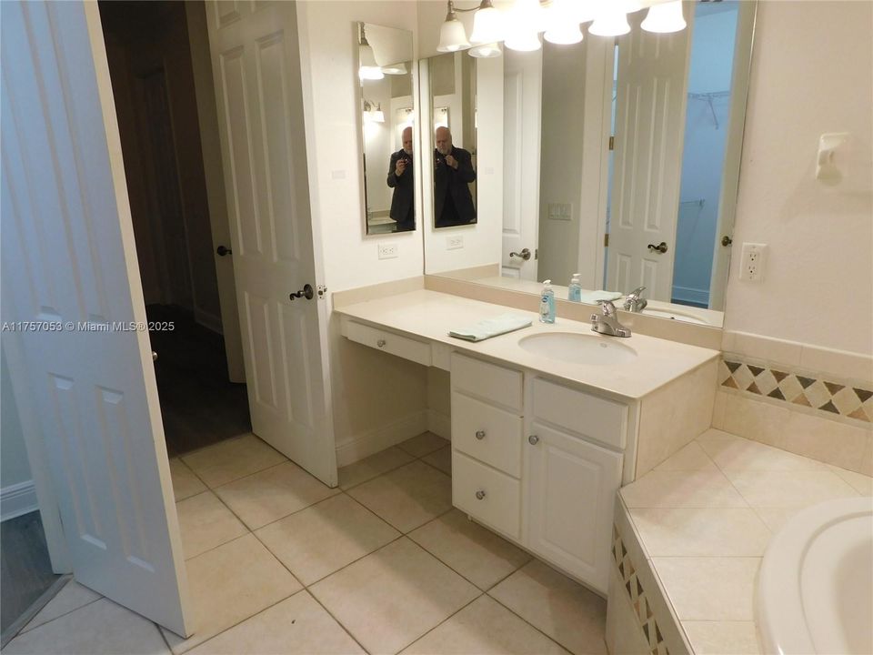 出租: $2,000 (3 贝兹, 2 浴室, 1499 平方英尺)