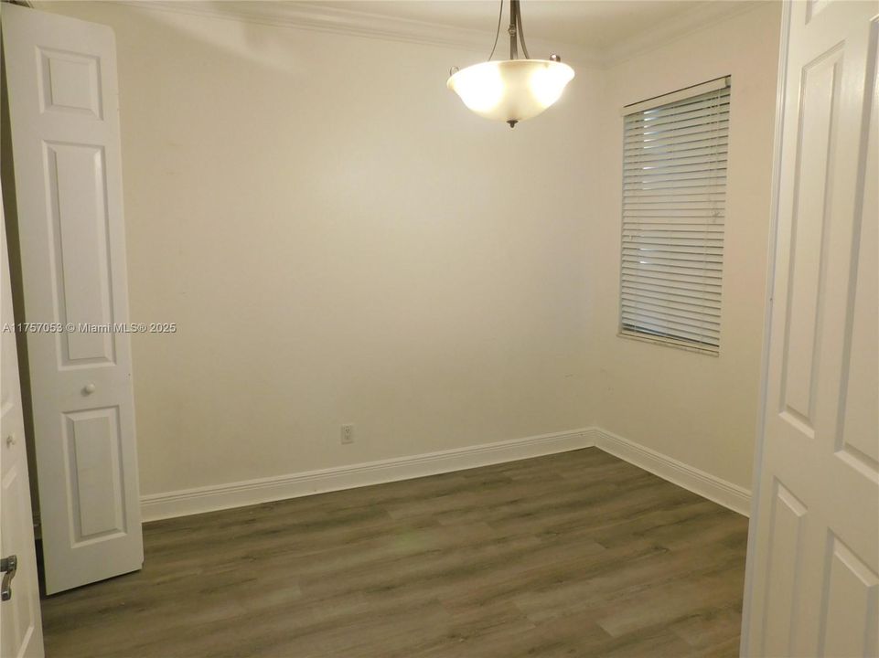 出租: $2,000 (3 贝兹, 2 浴室, 1499 平方英尺)