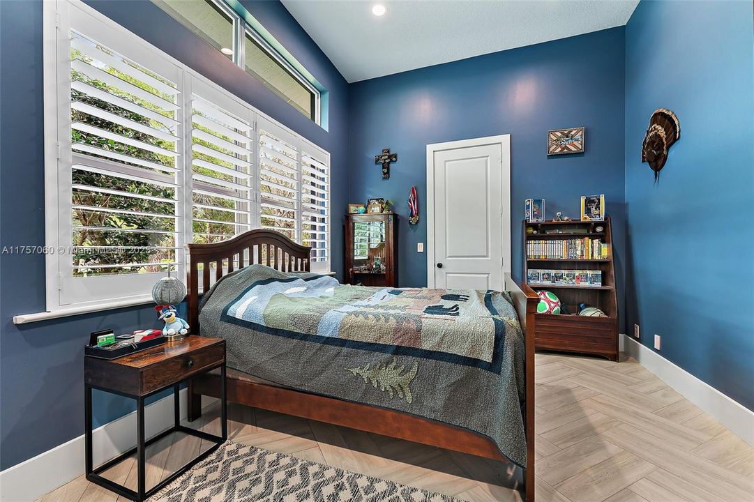 Recently Sold: $2,900,000 (5 beds, 4 baths, 4884 Square Feet)