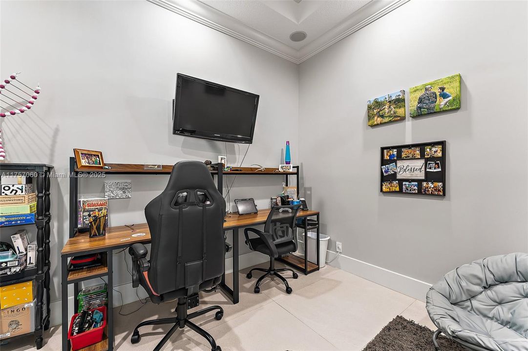 Recently Sold: $2,900,000 (5 beds, 4 baths, 4884 Square Feet)