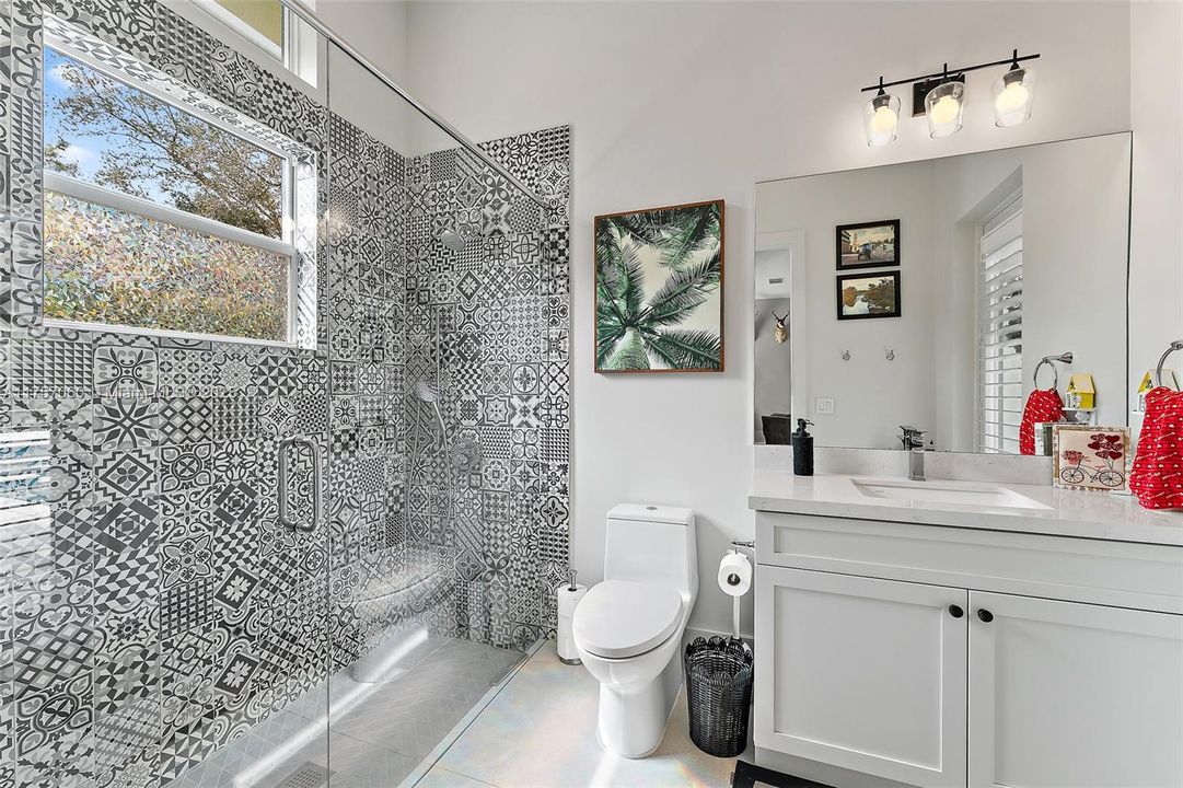 Recently Sold: $2,900,000 (5 beds, 4 baths, 4884 Square Feet)