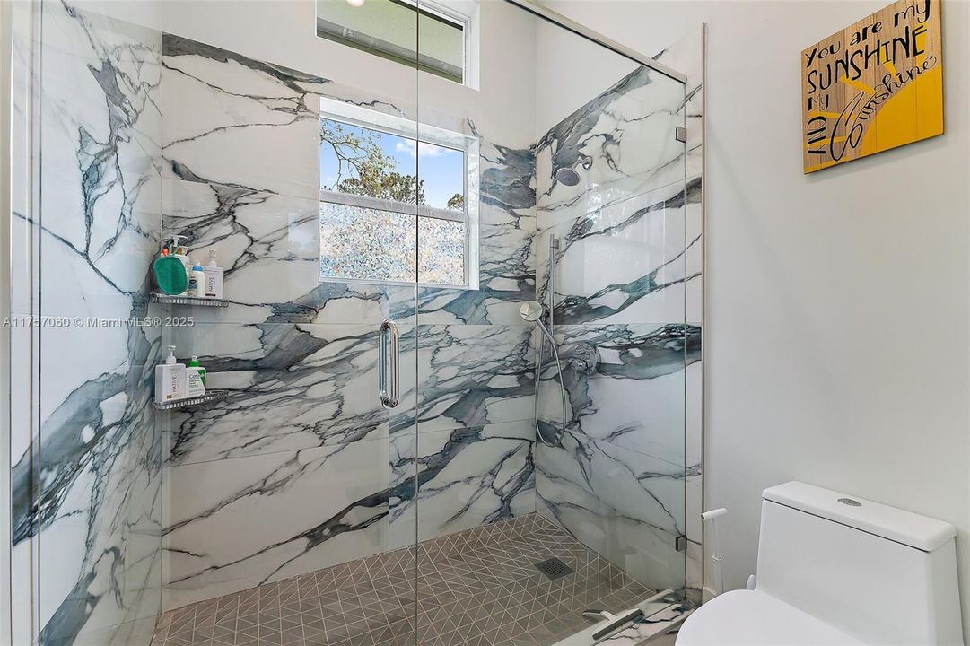 Recently Sold: $2,900,000 (5 beds, 4 baths, 4884 Square Feet)