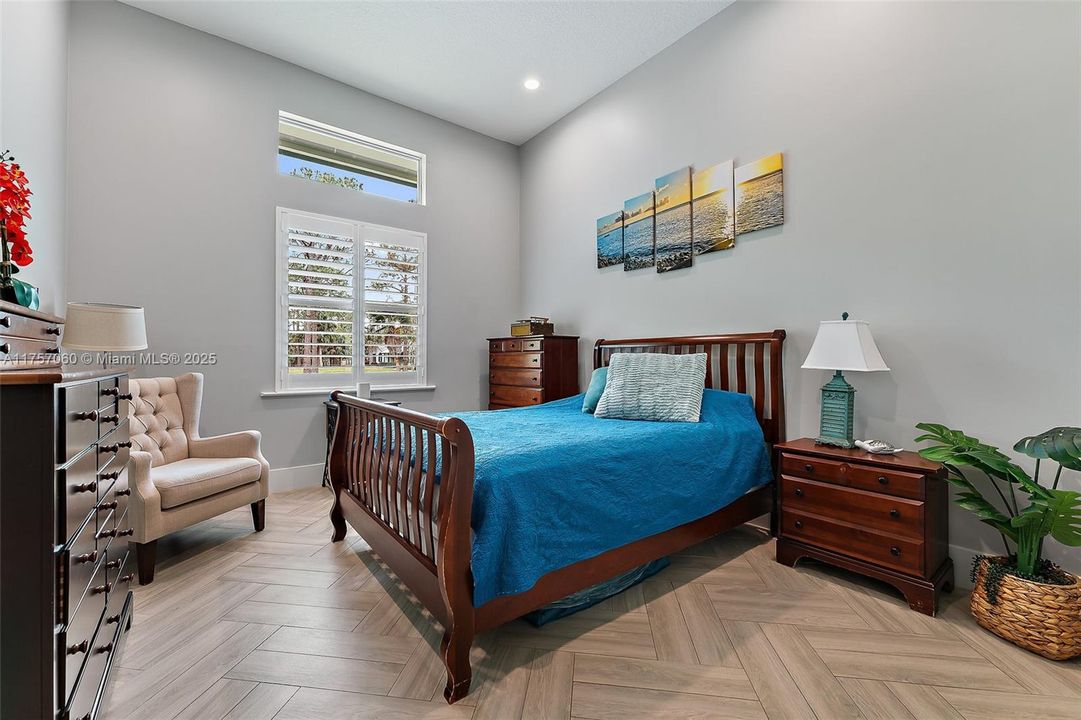 Recently Sold: $2,900,000 (5 beds, 4 baths, 4884 Square Feet)