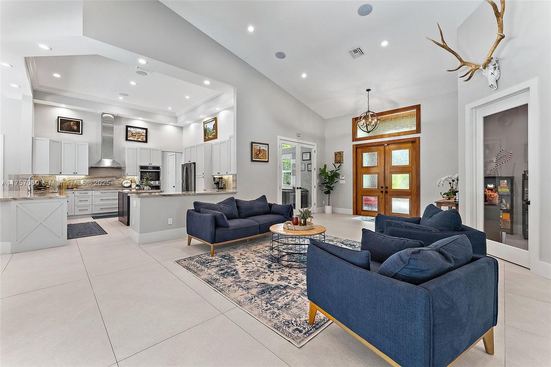 Recently Sold: $2,900,000 (5 beds, 4 baths, 4884 Square Feet)