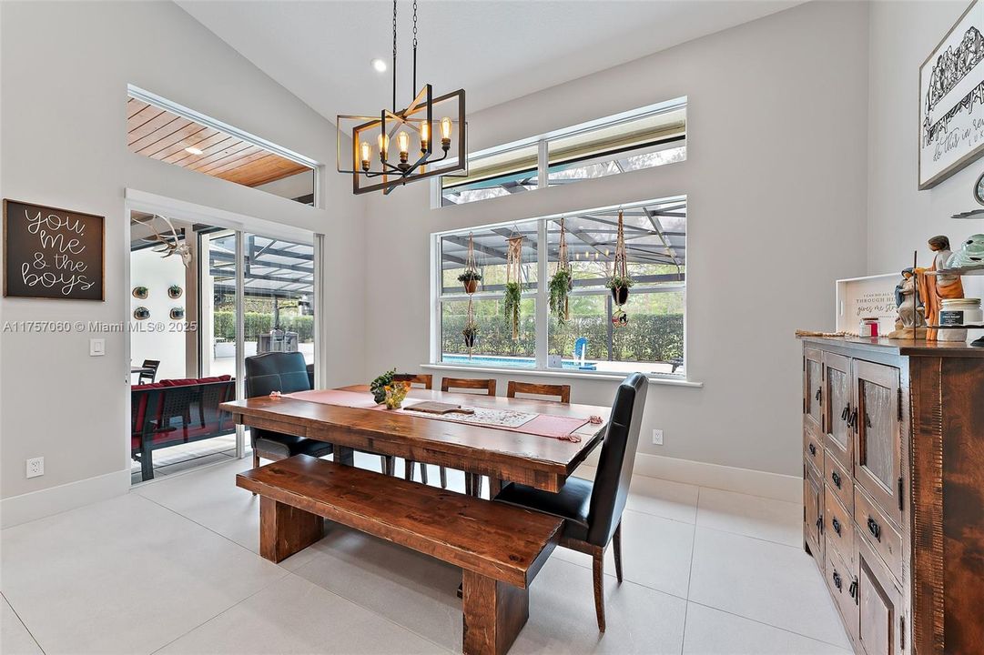 Recently Sold: $2,900,000 (5 beds, 4 baths, 4884 Square Feet)