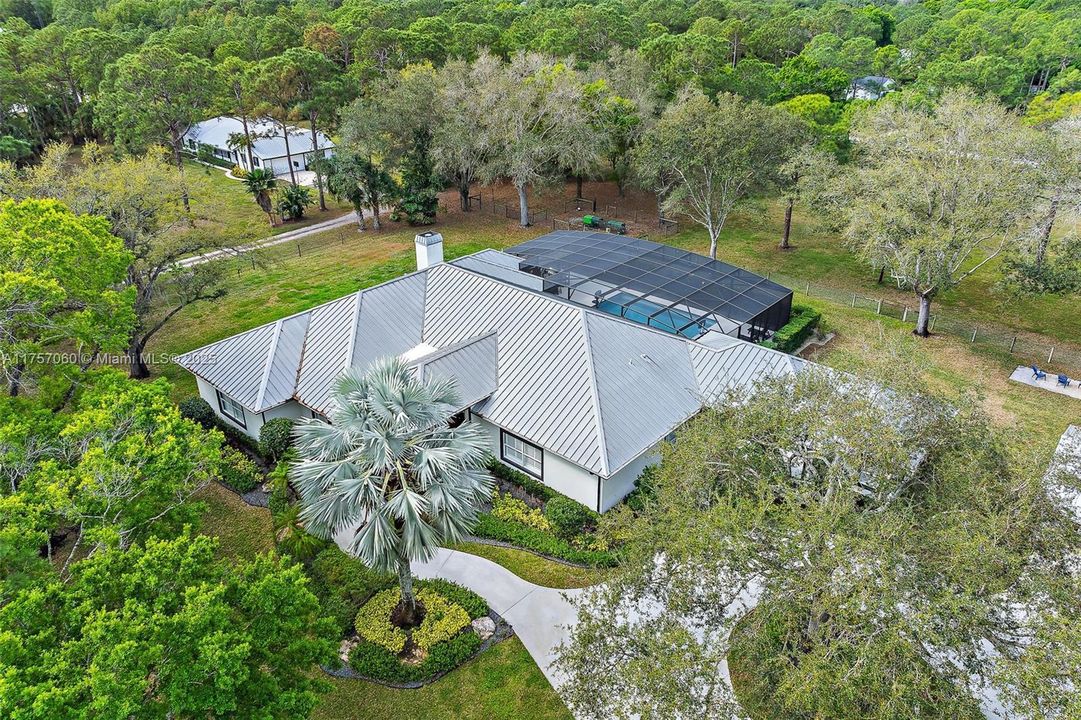 Recently Sold: $2,900,000 (5 beds, 4 baths, 4884 Square Feet)