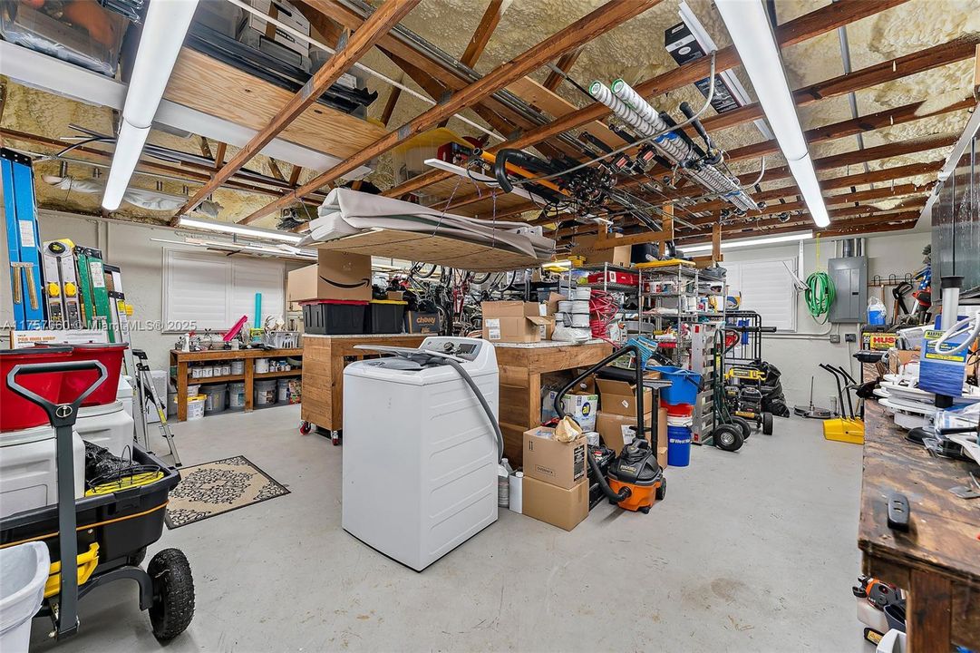 Recently Sold: $2,900,000 (5 beds, 4 baths, 4884 Square Feet)