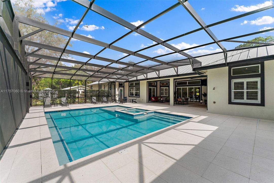 Recently Sold: $2,900,000 (5 beds, 4 baths, 4884 Square Feet)