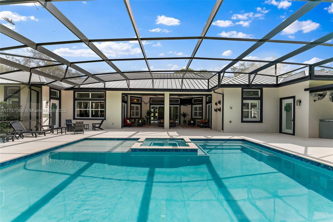 Recently Sold: $2,900,000 (5 beds, 4 baths, 4884 Square Feet)