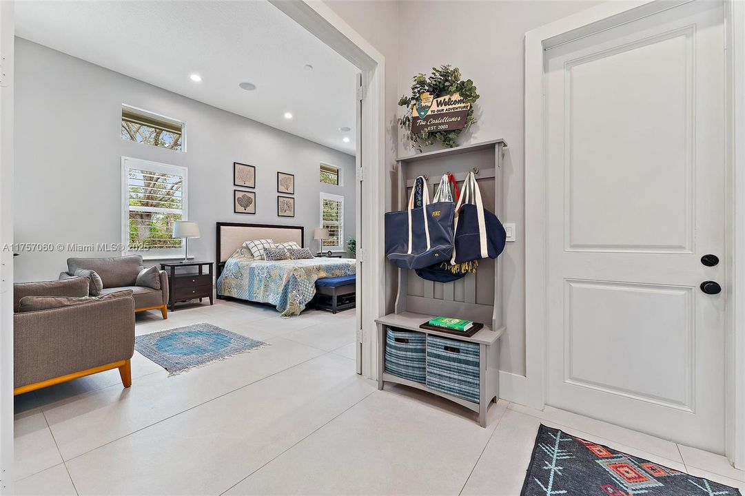 Recently Sold: $2,900,000 (5 beds, 4 baths, 4884 Square Feet)