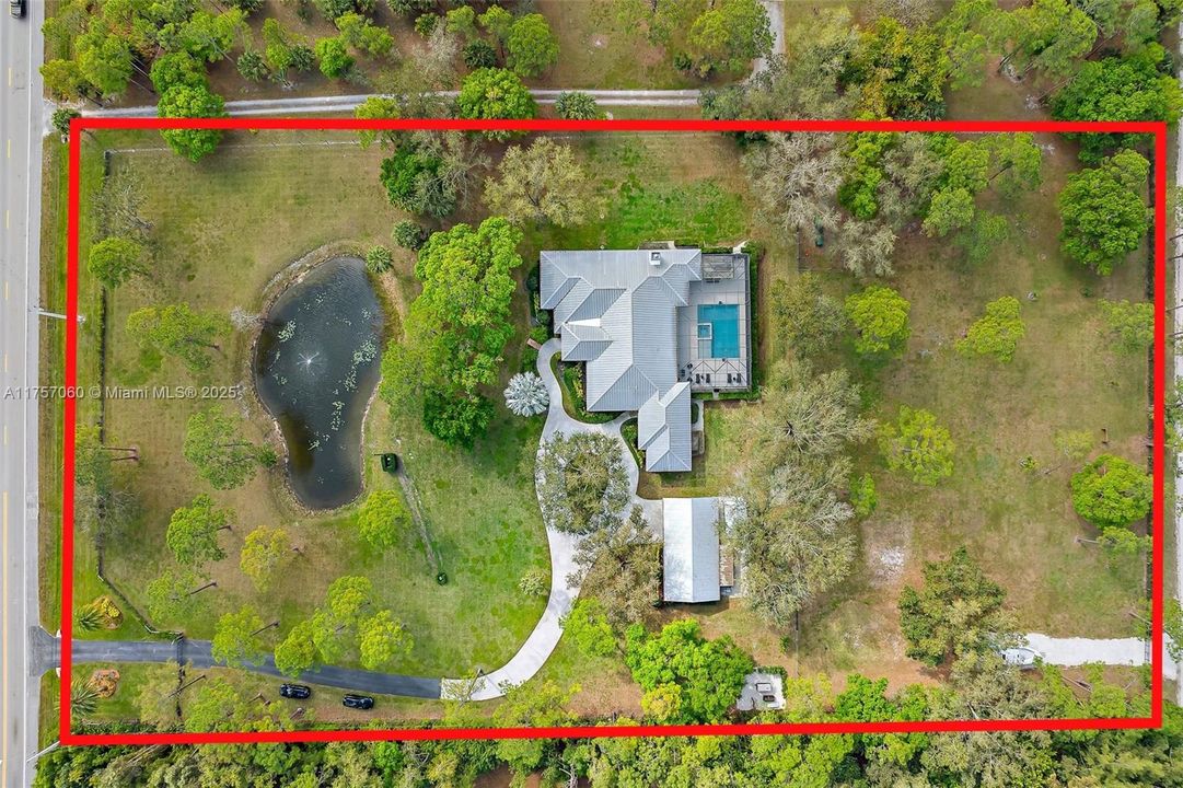 Recently Sold: $2,900,000 (5 beds, 4 baths, 4884 Square Feet)