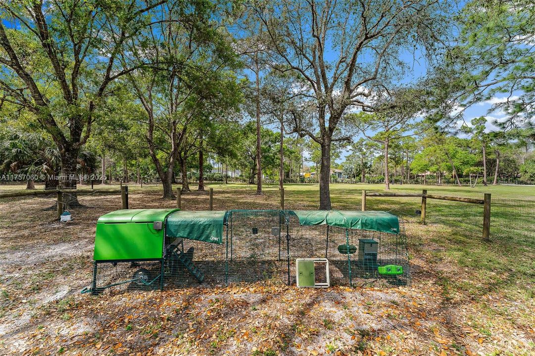 Recently Sold: $2,900,000 (5 beds, 4 baths, 4884 Square Feet)