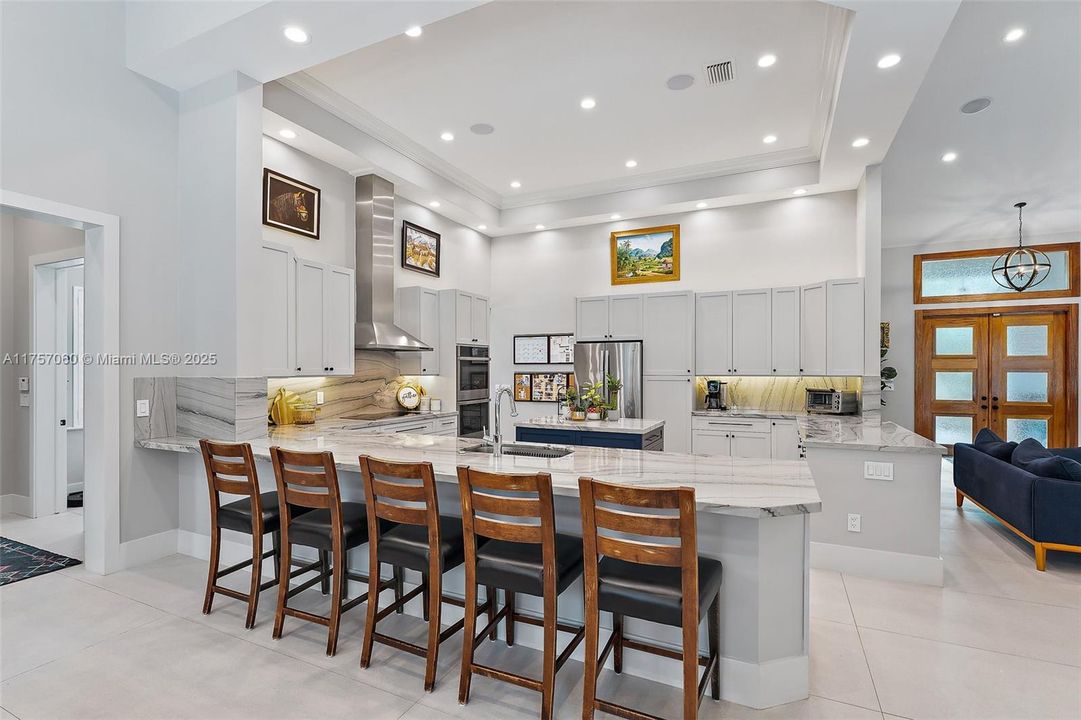 Recently Sold: $2,900,000 (5 beds, 4 baths, 4884 Square Feet)