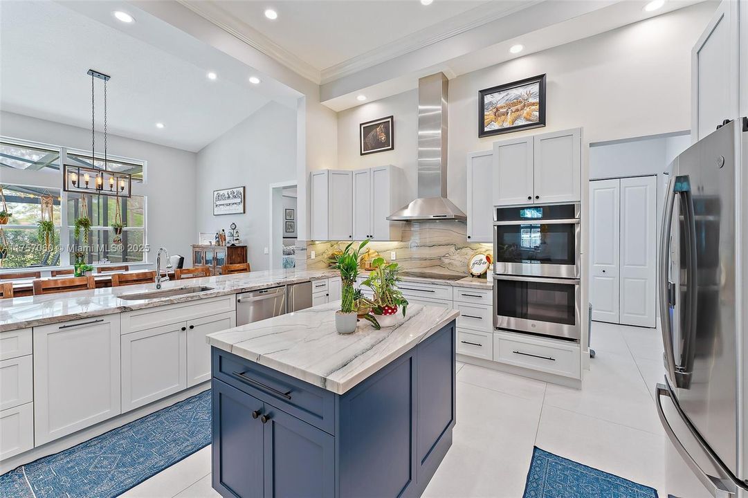 Recently Sold: $2,900,000 (5 beds, 4 baths, 4884 Square Feet)