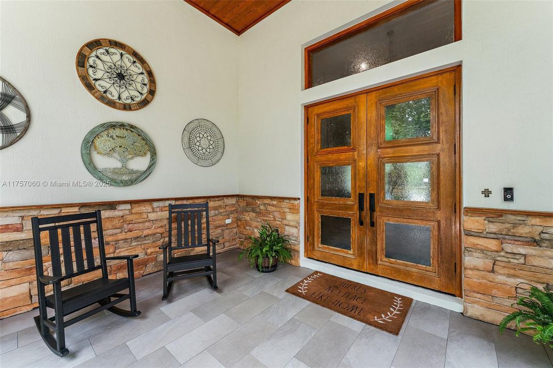 Recently Sold: $2,900,000 (5 beds, 4 baths, 4884 Square Feet)