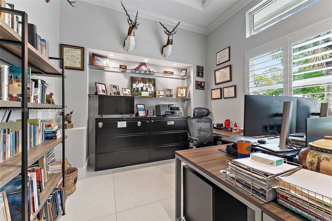 Recently Sold: $2,900,000 (5 beds, 4 baths, 4884 Square Feet)