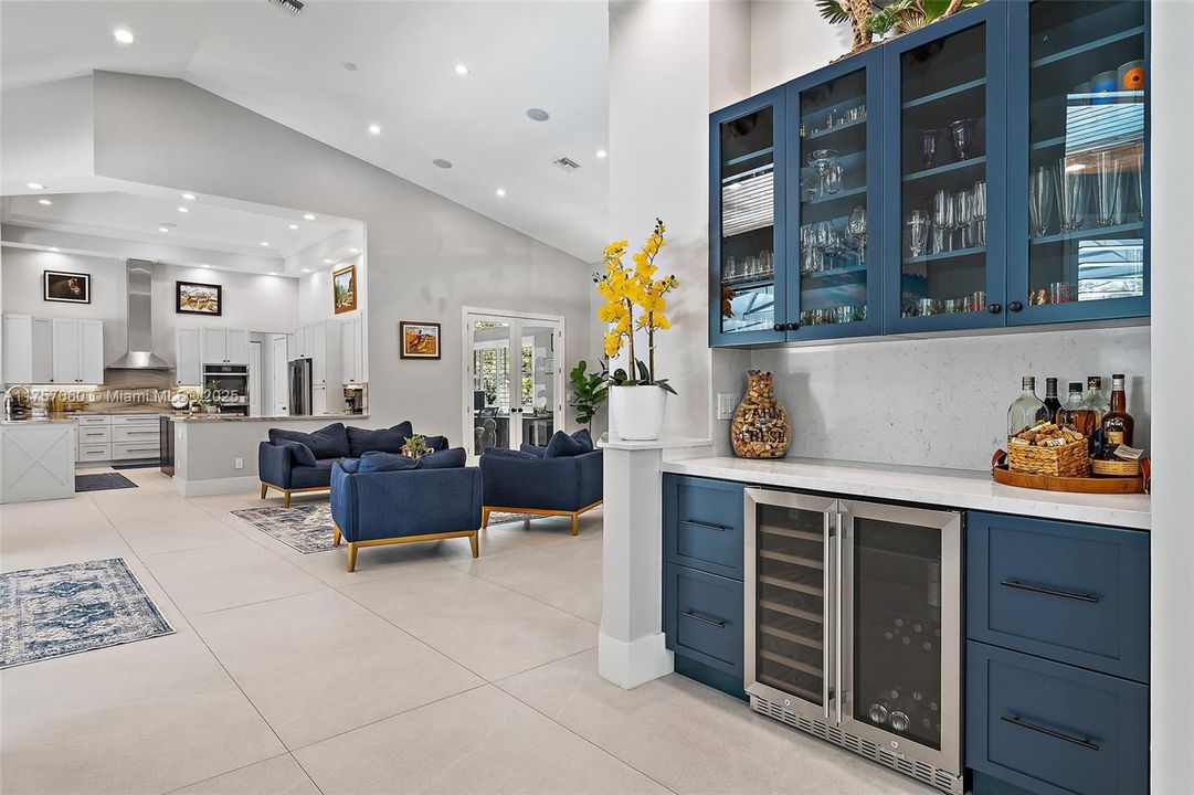 Recently Sold: $2,900,000 (5 beds, 4 baths, 4884 Square Feet)