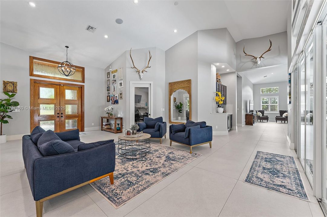 Recently Sold: $2,900,000 (5 beds, 4 baths, 4884 Square Feet)