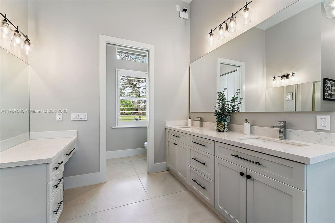 Recently Sold: $2,900,000 (5 beds, 4 baths, 4884 Square Feet)