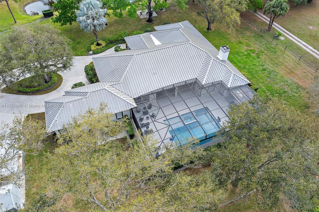 Recently Sold: $2,900,000 (5 beds, 4 baths, 4884 Square Feet)