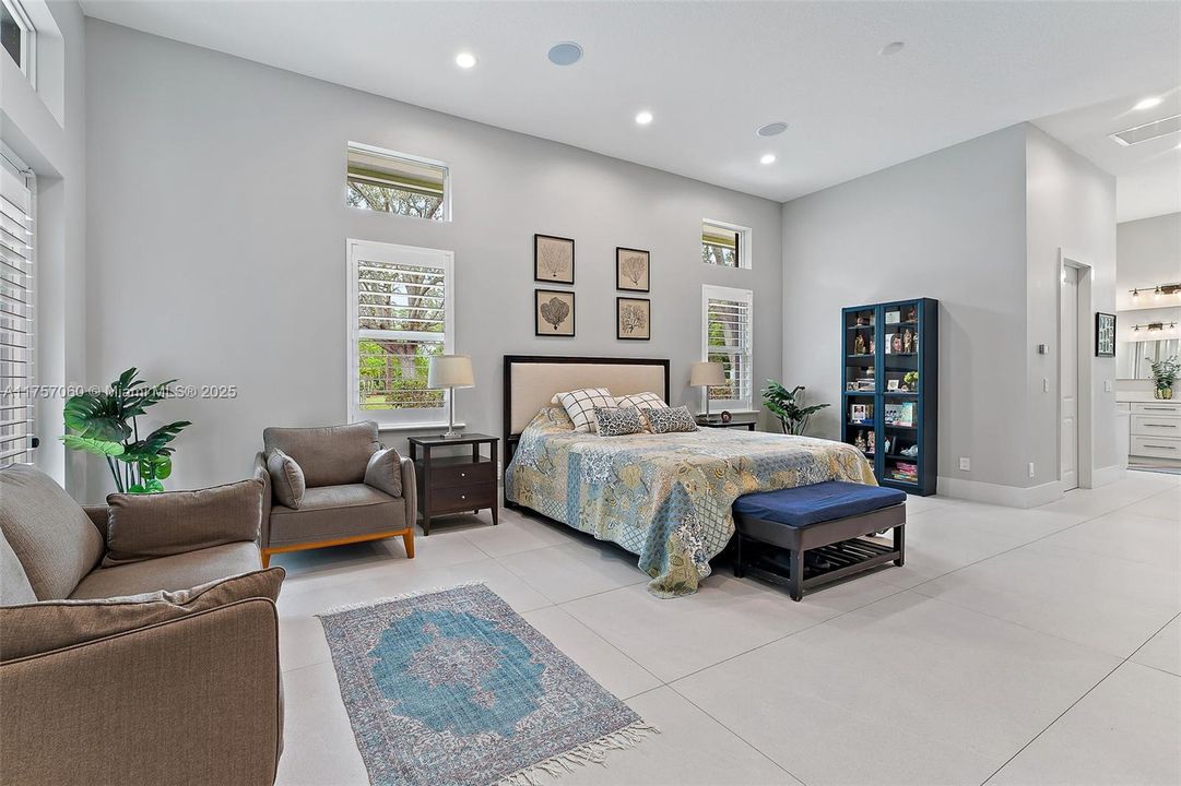 Recently Sold: $2,900,000 (5 beds, 4 baths, 4884 Square Feet)