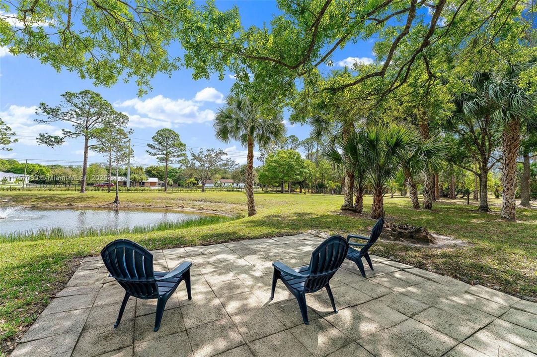 Recently Sold: $2,900,000 (5 beds, 4 baths, 4884 Square Feet)