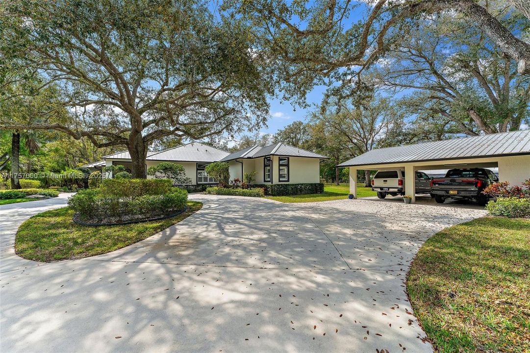 Recently Sold: $2,900,000 (5 beds, 4 baths, 4884 Square Feet)