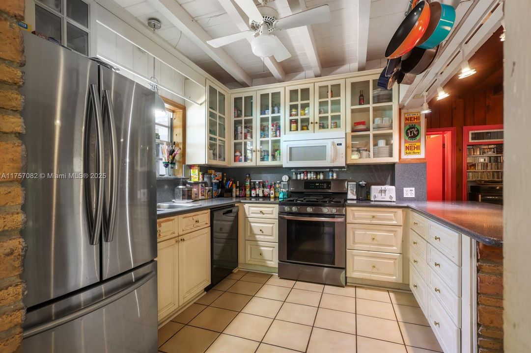 Vendido Recientemente: $1,550,000 (2 camas, 1 baños, 1556 Pies cuadrados)