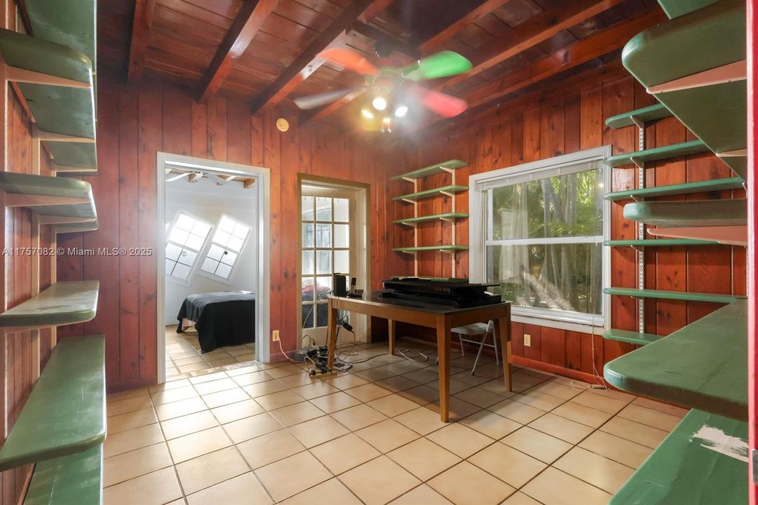 Vendido Recientemente: $1,550,000 (2 camas, 1 baños, 1556 Pies cuadrados)