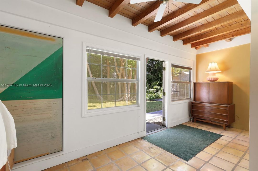 Vendido Recientemente: $1,550,000 (2 camas, 1 baños, 1556 Pies cuadrados)