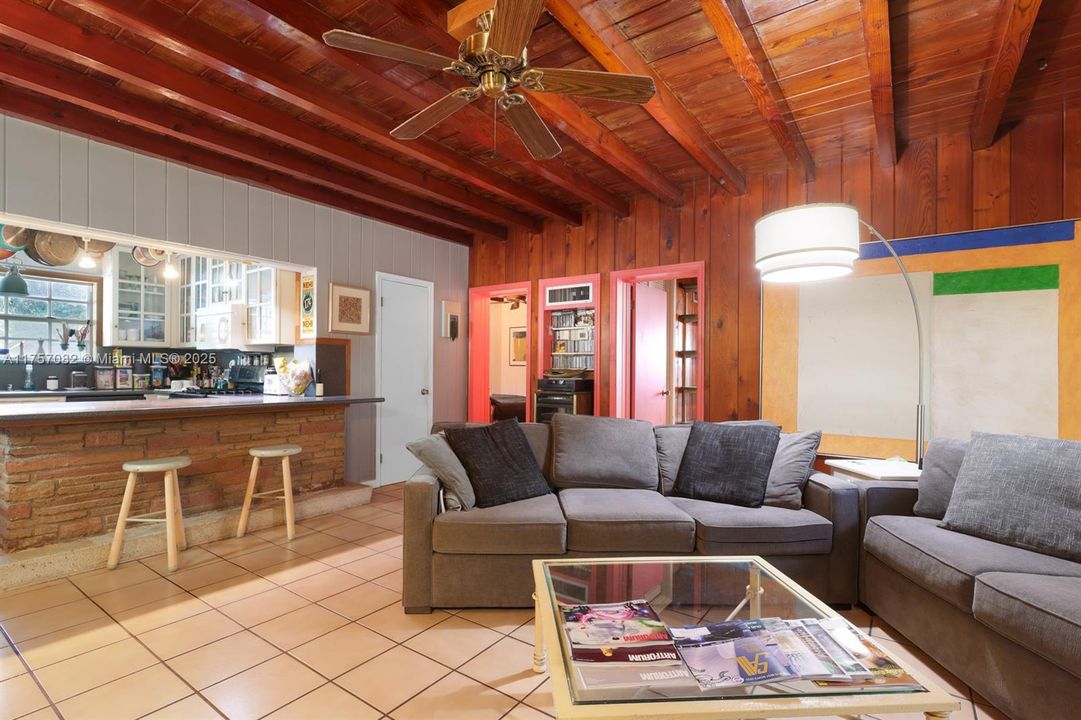 Vendido Recientemente: $1,550,000 (2 camas, 1 baños, 1556 Pies cuadrados)