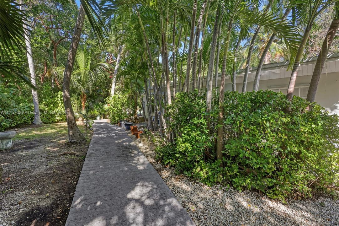 Vendido Recientemente: $1,550,000 (2 camas, 1 baños, 1556 Pies cuadrados)