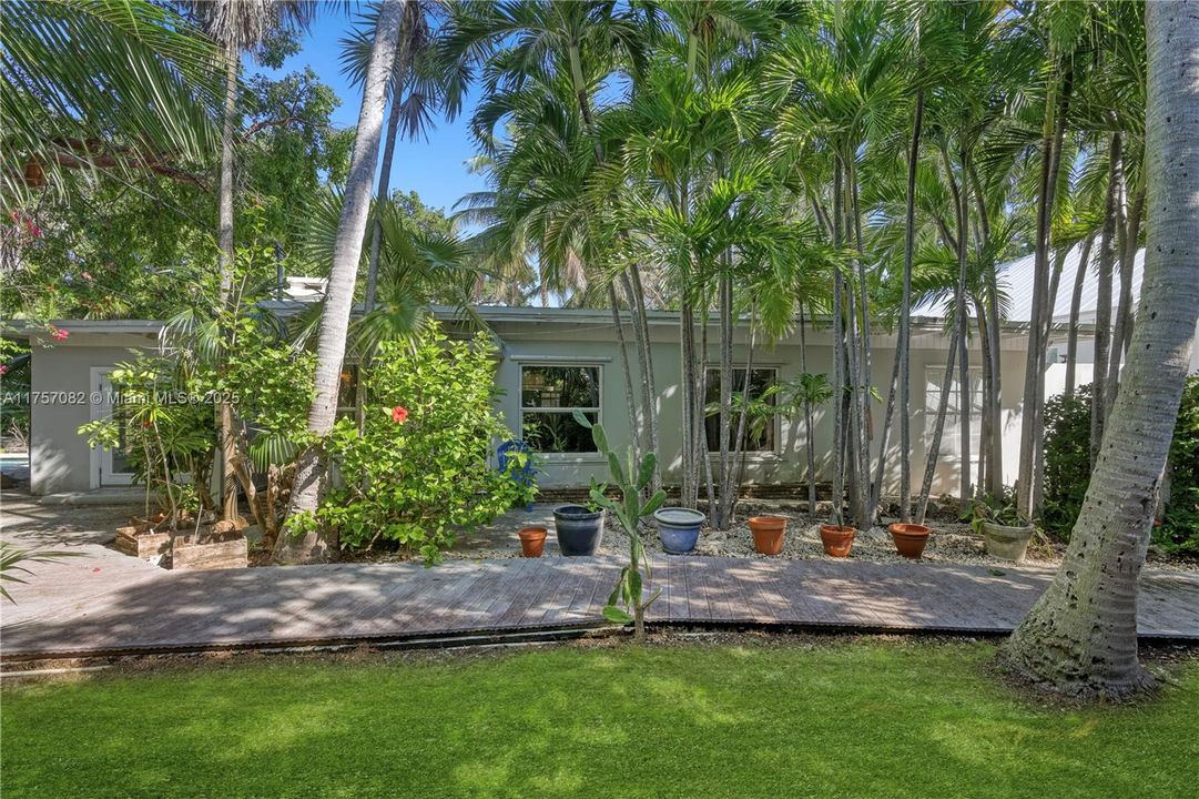 Vendido Recientemente: $1,550,000 (2 camas, 1 baños, 1556 Pies cuadrados)