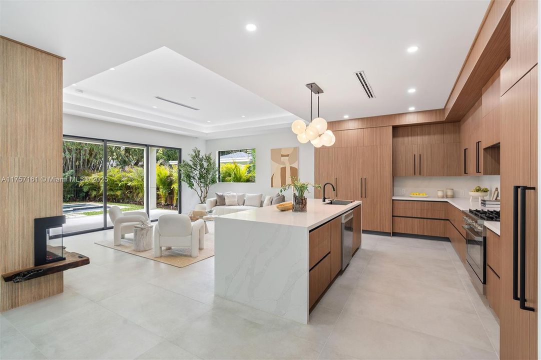 Недавно продано: $2,095,000 (4 спален, 3 ванн, 3235 Квадратных фут)