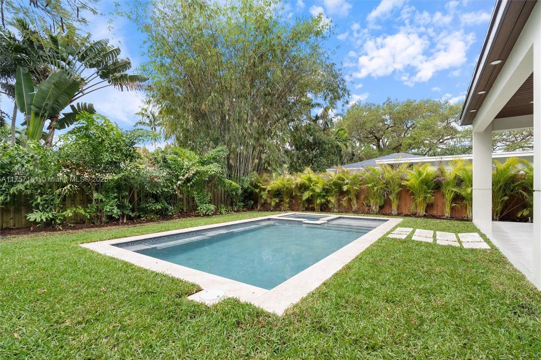 Недавно продано: $2,095,000 (4 спален, 3 ванн, 3235 Квадратных фут)