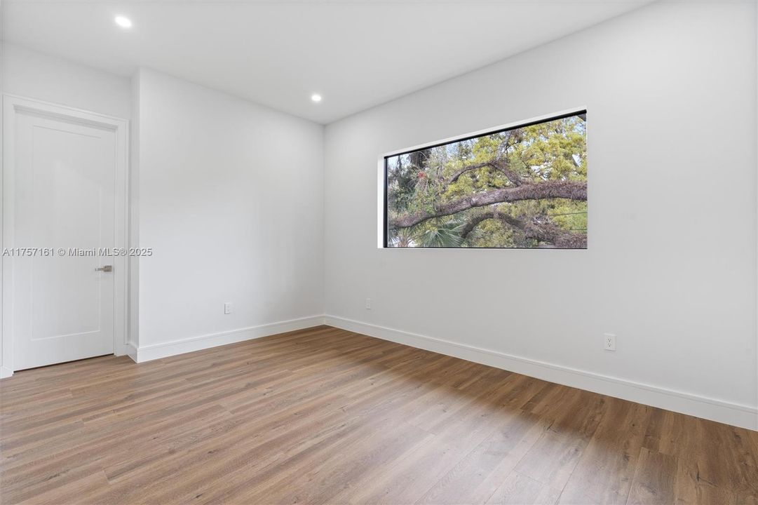 Недавно продано: $2,095,000 (4 спален, 3 ванн, 3235 Квадратных фут)