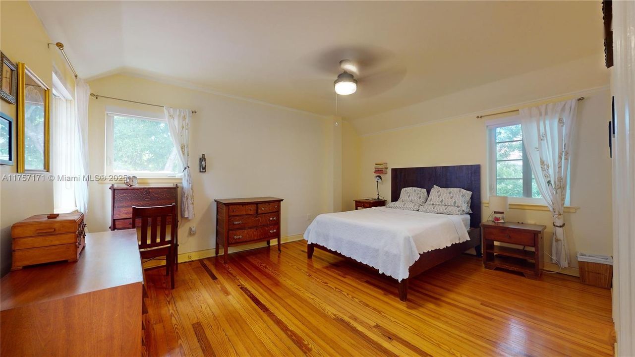 Recently Sold: $2,850,000 (4 beds, 3 baths, 2939 Square Feet)