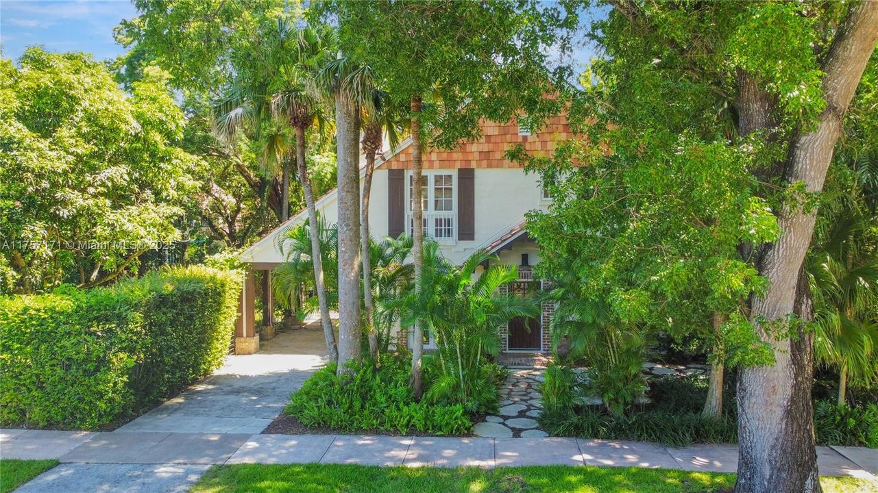 Recently Sold: $2,850,000 (4 beds, 3 baths, 2939 Square Feet)