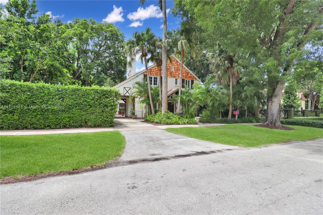 Recently Sold: $2,850,000 (4 beds, 3 baths, 2939 Square Feet)