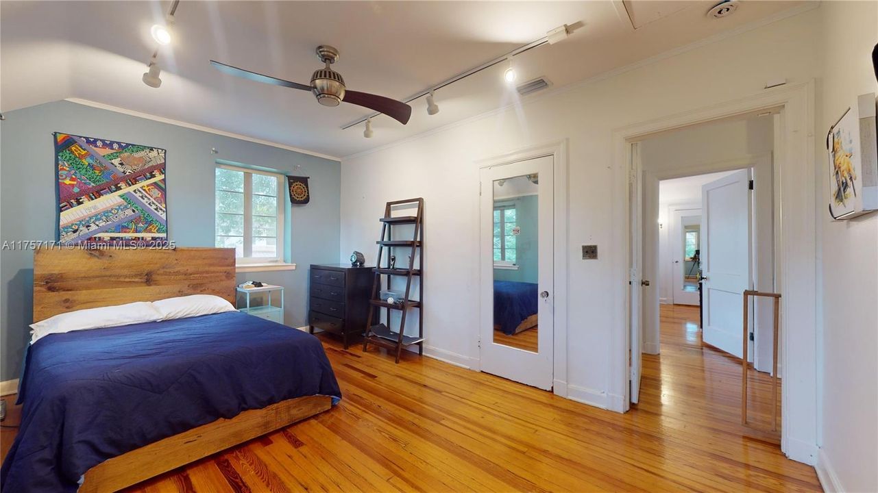 Recently Sold: $2,850,000 (4 beds, 3 baths, 2939 Square Feet)