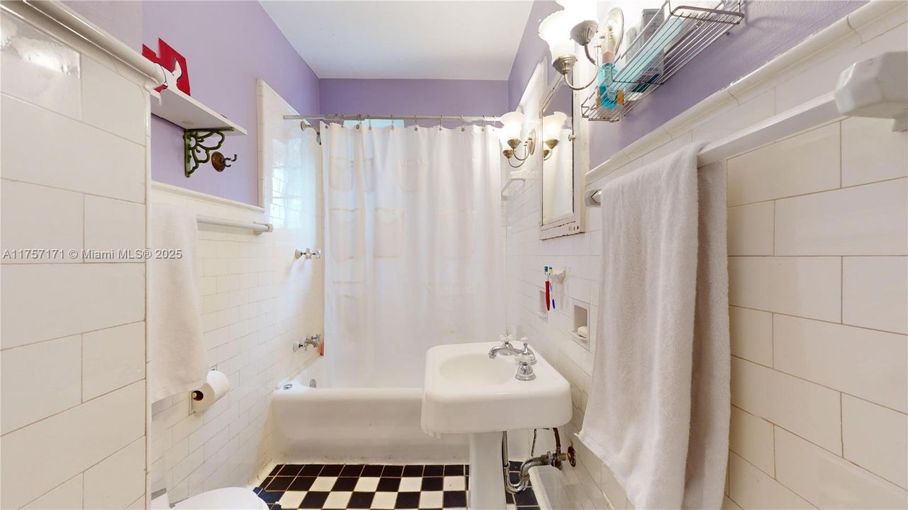 Recently Sold: $2,850,000 (4 beds, 3 baths, 2939 Square Feet)