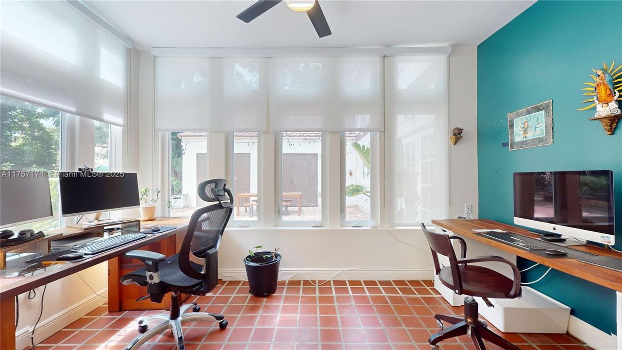 Recently Sold: $2,850,000 (4 beds, 3 baths, 2939 Square Feet)